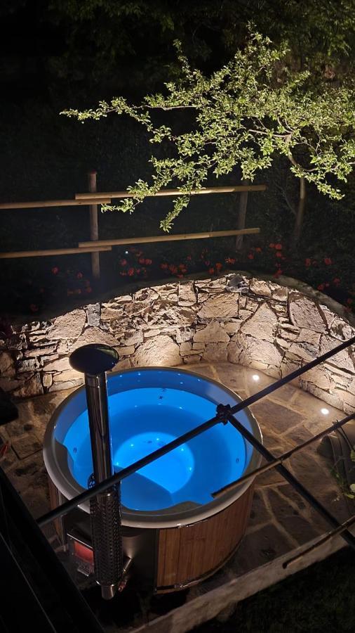 La Casetta Nel Bosco - Hot Tube And Sauna Lierna Exterior photo