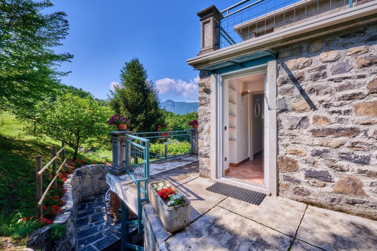 La Casetta Nel Bosco - Hot Tube And Sauna Lierna Exterior photo